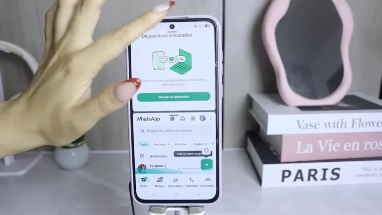 Interfaz principal de WhatsApp Plus v18.80 mostrando diseño personalizado y funciones exclusivas en Android